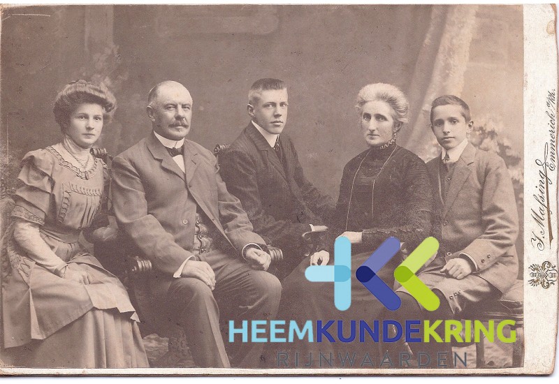 Peters -Hoegen vlnr Tilde- Theodoor Peters Hendrik, Carolien Peters -Hoegen en Herman Coll. Peters